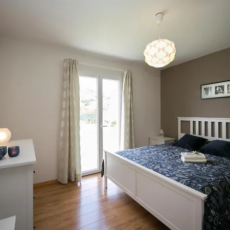 Villa Luxurious With Jacuzzi In *
