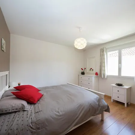 Villa Luxurious With Jacuzzi In Lourdes