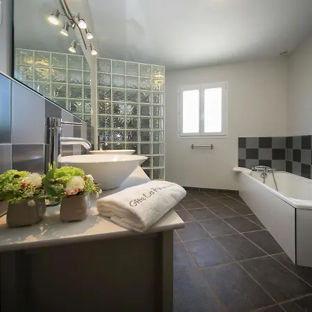 Luxurious With Jacuzzi In Villa *
