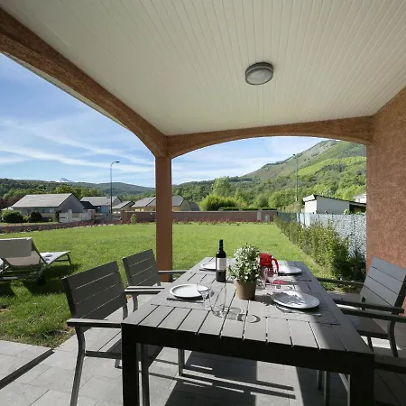 Villa Luxurious With Jacuzzi In