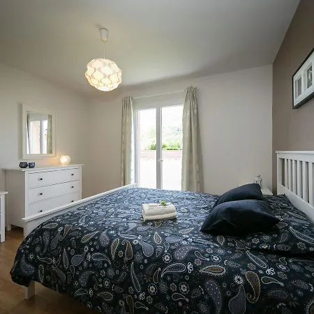 Luxurious With Jacuzzi In *