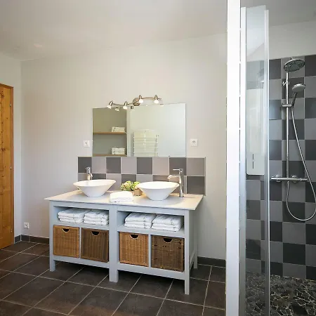 Luxurious With Jacuzzi In