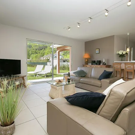 Luxurious With Jacuzzi In *