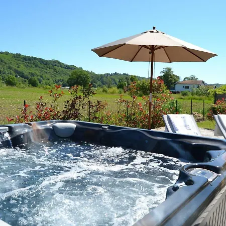 Luxurious With Jacuzzi In